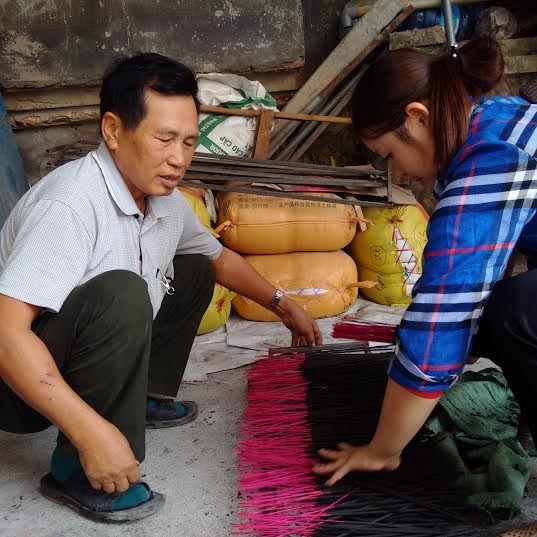 Người lưu giữ nghề làm hương truyền thống (25/01/2017)